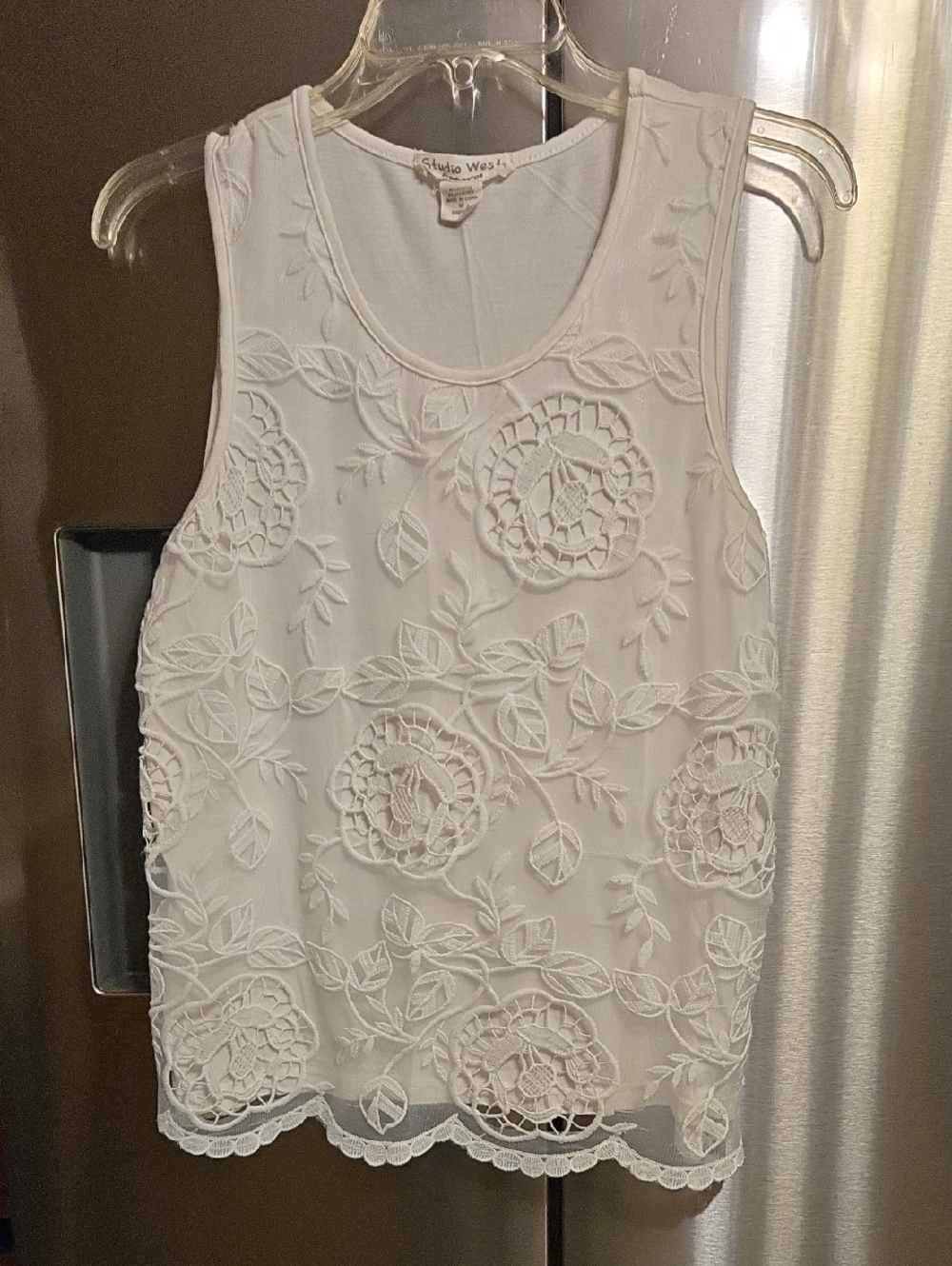 Studio West Apparel White Floral Lace Tank Top, Medium